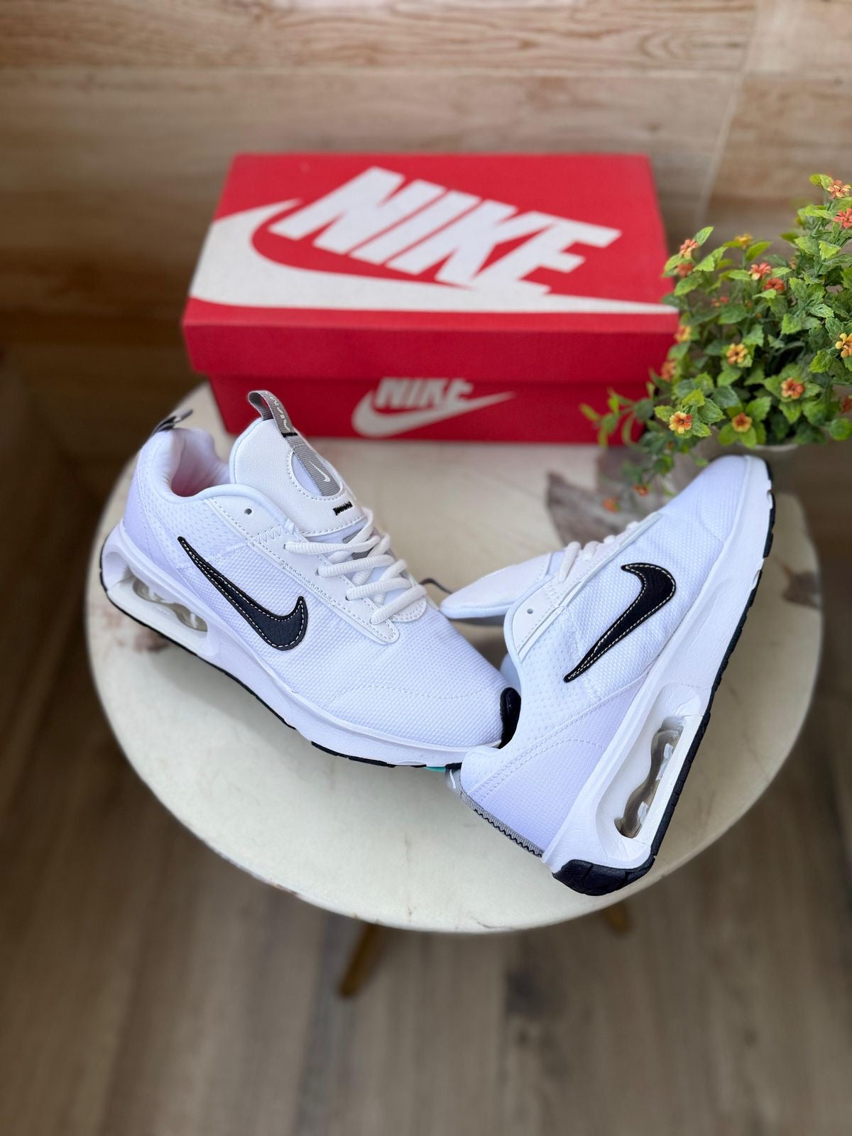 Stylish NIKE AIRMAX INTRLK ELITE shoes in showroom quality, perfect for elevating your sneaker game. Euro sizes 40-45.